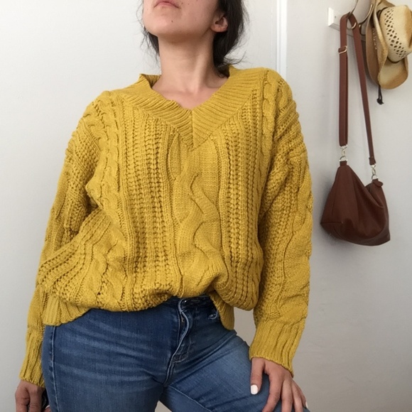 ❗️One Left❗️NWT Mustard V-Neck Cable Sweater - Picture 5 of 7